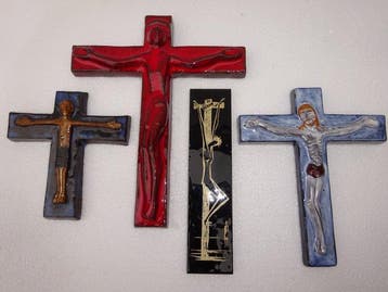 Modern Crucifix (4) - Geémailleerd aardewerk - 1960-1970