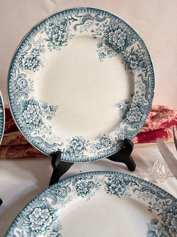 Tafelservies - Porcelain Plates – Classic European Elegance”