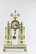Pendule portique - - Bronze doré - 1850-1900 - Louis XVI