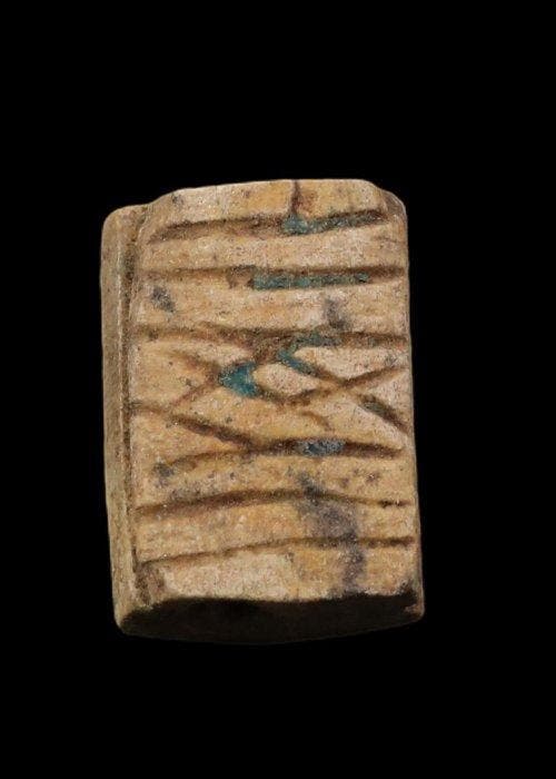 Oude Egypte, Nieuwe rijk Speksteen Versierde plaquettekraal, Antiquités & Art, Antiquités | Autres Antiquités