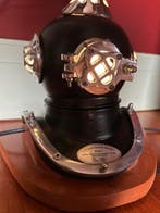 Duikhelm - DIVING HELMET AND LAMP - Staal, Emaille, Messing,, Antiquités & Art