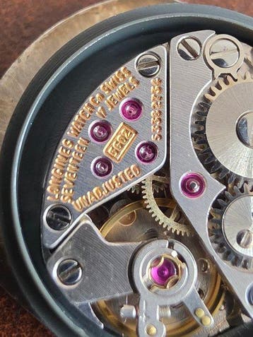 Longines - Cushion– Cal. 280 – 17 Jewels – 20 Micron Gold