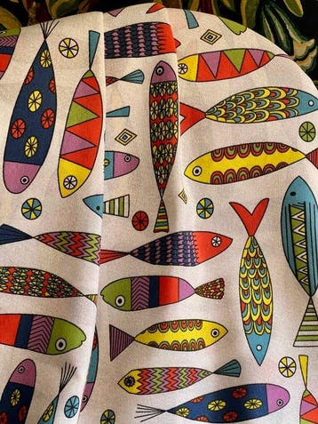 Cinq mètres et double largeur. Tissu imprimé poissons pour