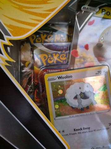 Pokémon - 1 Sealed box - Sword & Shield - Evolving Skies,, Hobby en Vrije tijd, Nieuw