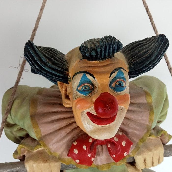 Jun Asilo, gesigneerd - Jun Asilo - Beeld, Clown aan trapeze, Antiek en Kunst, Curiosa en Brocante