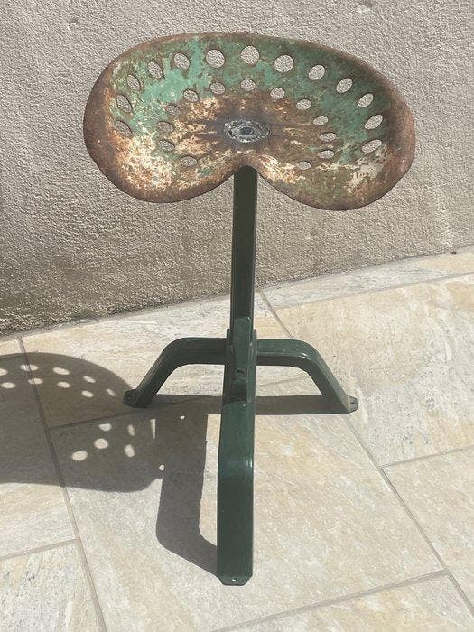 Tabouret - Métal - Tractor seat industrial stool, Antiquités & Art, Antiquités | Assiettes décoratives & Carrelages