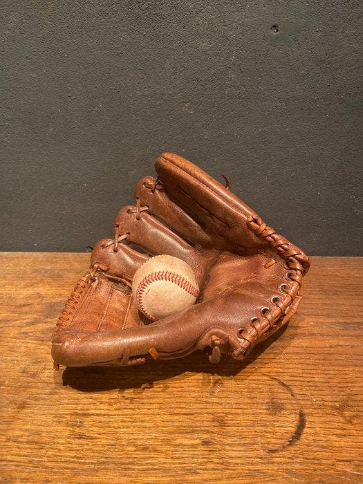 Vintage baseball glove - baseball ball - baseball handschoen, Collections, Collections Autre