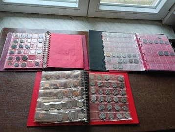 Wereld. 3 x OLD Album with veriaus intresting world Coins,