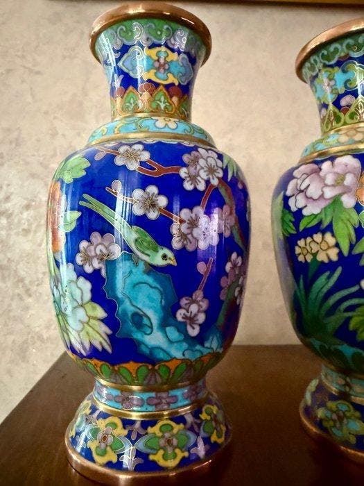 Vaas - emaille op koper - China - Paar cloisonné vazen, Antiquités & Art, Antiquités | Autres Antiquités