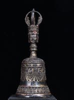 Tibetaanse boeddhistische rituele voorwerp: Vajra-ghanta -