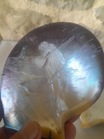 Frankrijk parelmoer sculptuur op een parelmoeren schelp - 12, Verzamelen, Nieuw