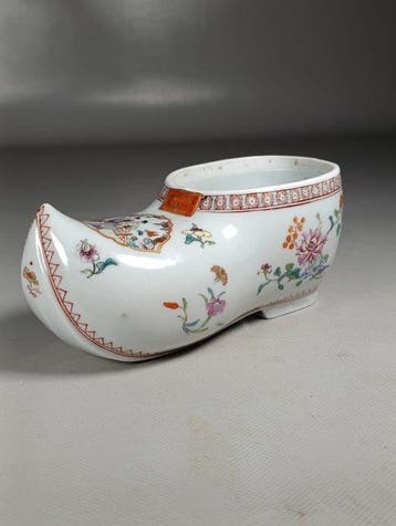 Sculpture, Sabot décoratif en porcelaine émaillée – Style