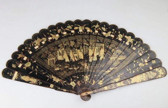 Grand Eventail Export Canton - Goudlak - China -, Antiquités & Art, Antiquités | Autres Antiquités