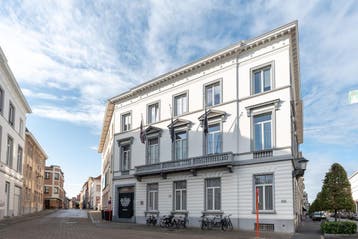 Kantoorruimte voor 1 in Mercier Square, Articles professionnels, Immobilier d'entreprise, Verzenden