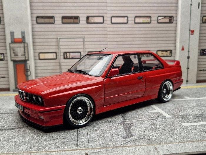 Solido 1:18 - Modelauto - BMW E30 M3 evolution 1988 met, Hobby & Loisirs créatifs, Voitures miniatures | 1:5 à 1:12