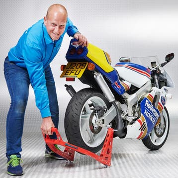 Datona MotoGP Paddockstand achterwiel - Honda rood - Datona, Motoren, Accessoires | Overige, Ophalen of Verzenden, Nieuw