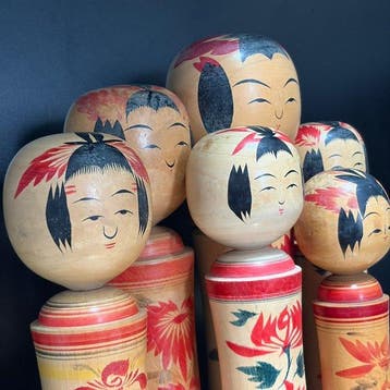 Ensemble de 6 poupées kokeshi de style Naruko vintage. Poids, Antiek en Kunst