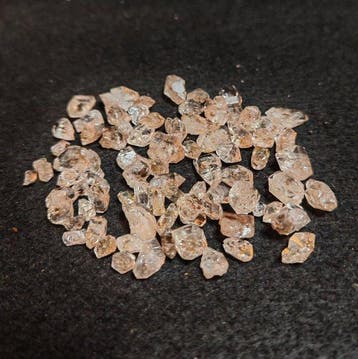 Diamantkwarts met olie-inclusies Fluorescerende- 37.66 g -