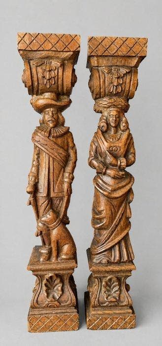 Zuilvormig houtsnijwerk, Koppel figuren - 63 cm - Eik