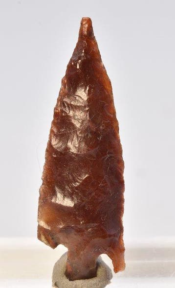 Neolithisch Jasper, Flint 10 pijlpunten van 2,5 cm tot 4 cm