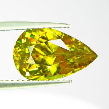 1 pcs Geel, Groen Titaniet - 4.43 ct - nternational Colored, Nieuw