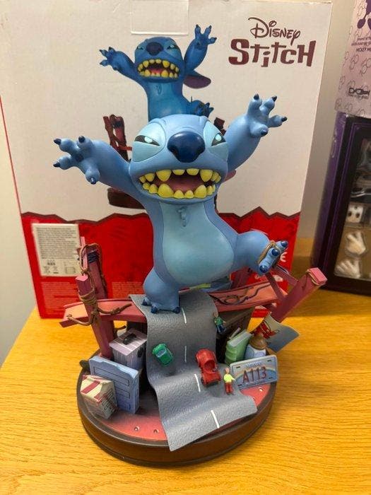 Disney - Beeld, Disneyland Parijs Stitch Beeld en Beast, Verzamelen, Disney