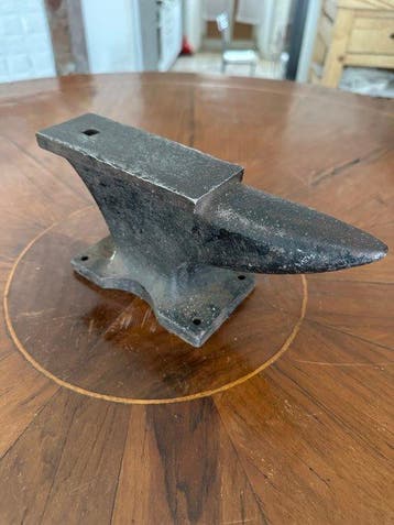 Werkgereedschap - Aambeeld met één hoorn