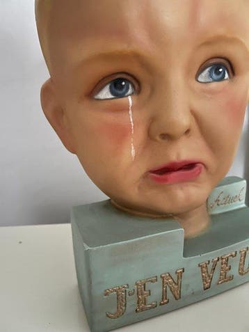 Beeld, Statua pubblicitaria da banco - J’en Veux - 35 cm -