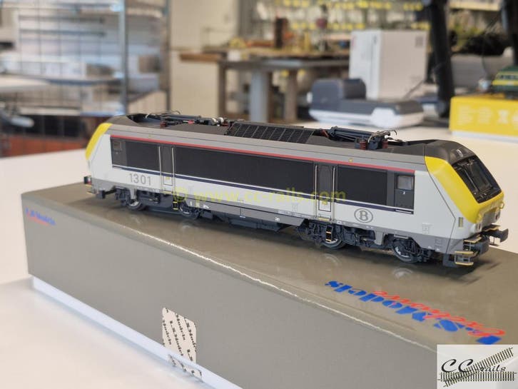 LS models HLE 1301 + i10 Resto groot B-logo NMBS/SNCB, Hobby & Loisirs créatifs, Trains miniatures | HO, Enlèvement ou Envoi