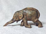 Pierre Chenet (XX-XXI) - sculptuur, LElephant a la trompe