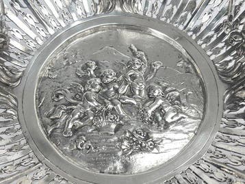 Centre de table - guirlandes florales - ajour - repoussé -