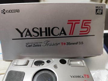 Yashica, Kyocera T5 con scatola e libretti originali |, Audio, Tv en Foto, Nieuw
