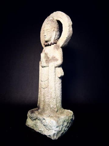 Steen - Zeer zeldzame staande Gassh Kannon met ronde halo