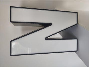 Sculpture, Typographie Buchstabe  N  oder  Z  - 29 cm -