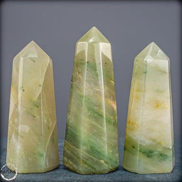 Gartenquarz Obelisk-Set – Drie harmonische toppen met, Antiek en Kunst