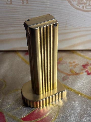 BENLOW GOLMET - Briquet de table - Plaqué or, Collections