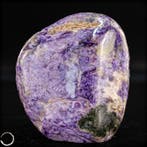 Charoït naturel en forme libre dorigine russe. structure