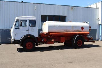 Veiling: Brandstoftankwagen Mercedes-Benz 1989