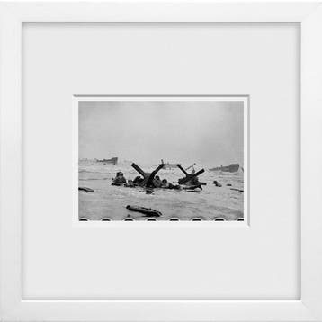Robert Capa (1913–1954) - US troops assault Omaha Beach