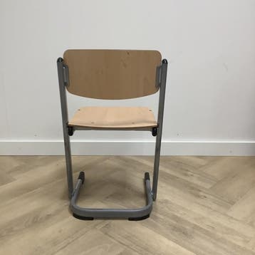 Project schoolstoel (rode stip) zithoogte 39 cm, Huis en Inrichting, Gebruikt, Grijs, Hout, Eén