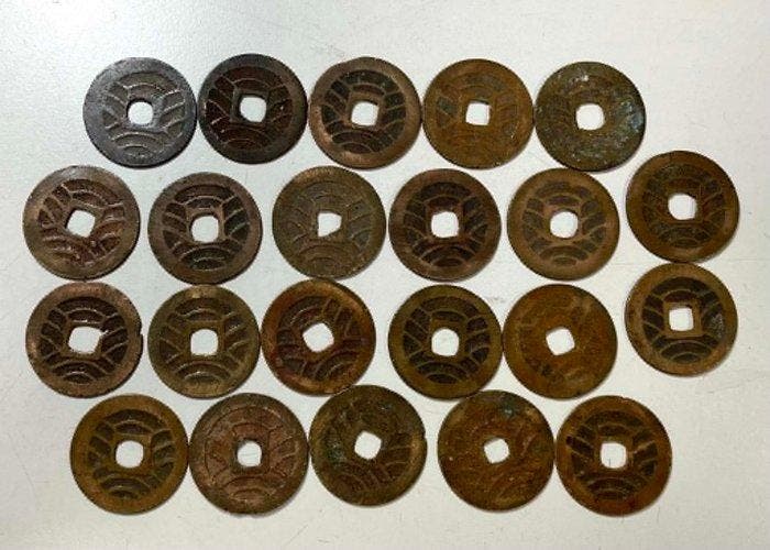 Japan. Kanei Tsh Lot of 22 coins. (Zonder minimumprijs), Postzegels en Munten, Munten | Azië