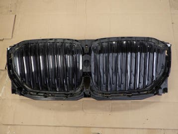 BMW X5 G05 roleta grill atrapa - uszkodzona, Auto-onderdelen, Verzenden, Gebruikt