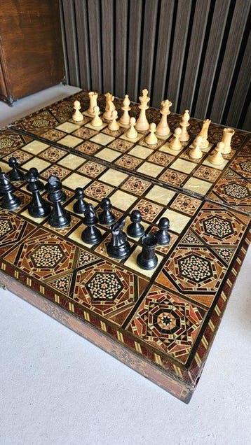 Schaakspel - Handcrafted 1960s Egyptian Chessboard and
