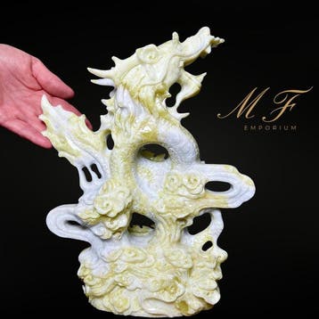 XXL - Uitzonderlijke sculptuur in citroenjade Gravure -