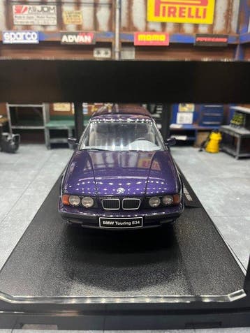 Triple9 1:18 - Modelauto - BMW 5 Series Touring E34 (1996), Nieuw