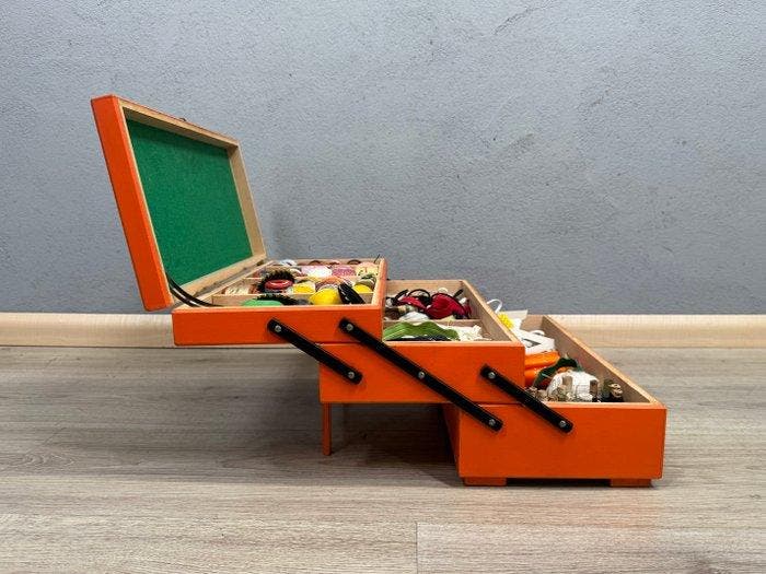 Kist - Hout - Uitklapbare naaikist, Antiek en Kunst, Kunst | Designobjecten