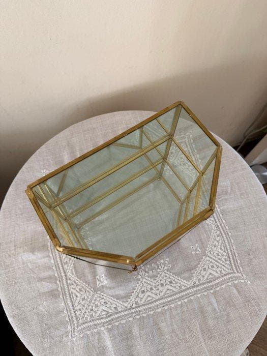 Vitrinekast - Glas, Messing, Antiek en Kunst, Kunst | Designobjecten