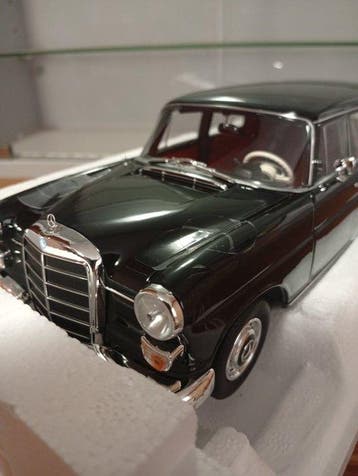 Norev 1:18 - Voiture miniature - Mercedes 200 Universal W110