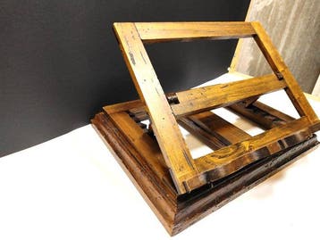 Bureau plat - Pupitre tournant de style canonique réalisé à
