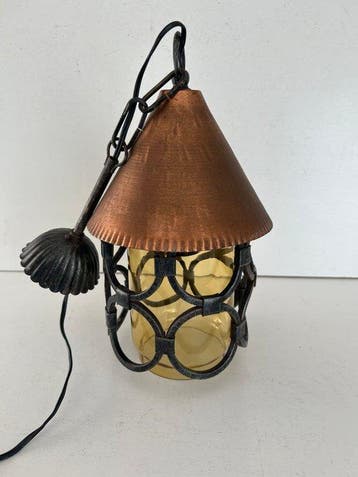 Lampe - Cuivre – fer forgé – verre jaune